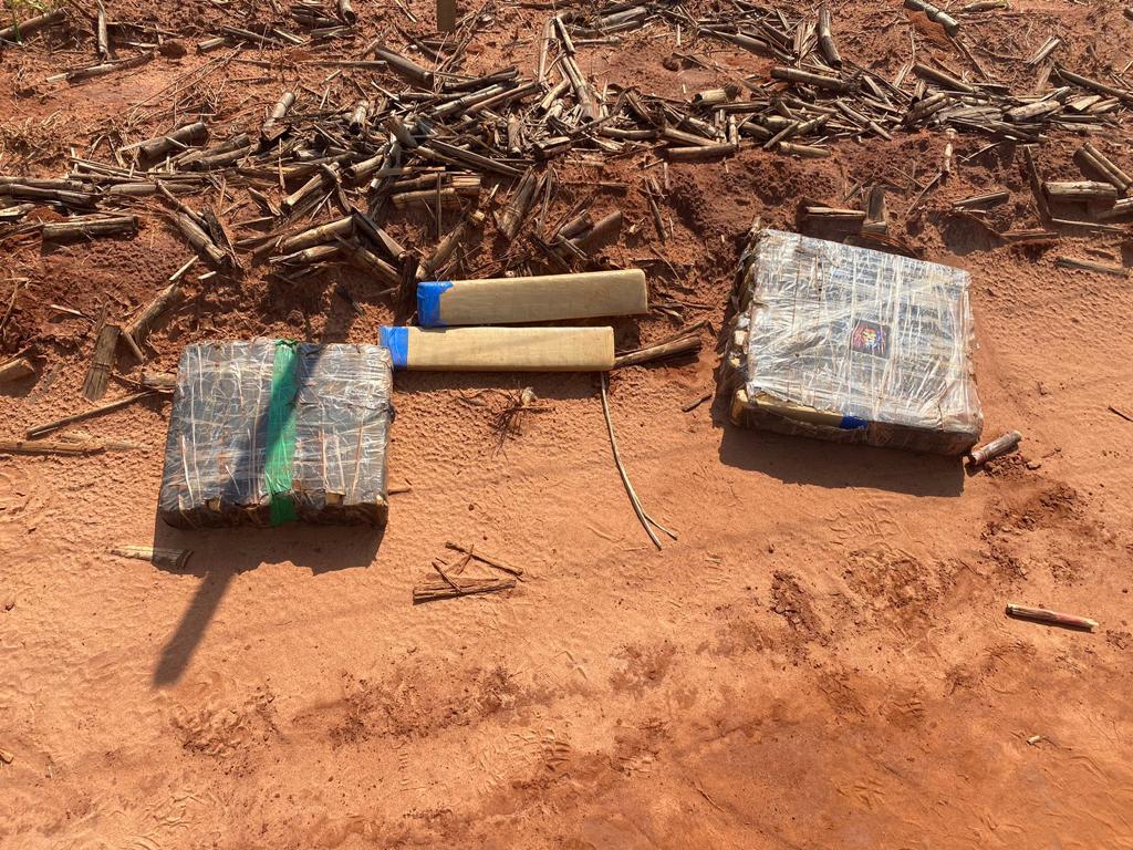 Jornal Ilustrado - PM encontra 21 kg de maconha abandonados em estrada rural de Ivaté