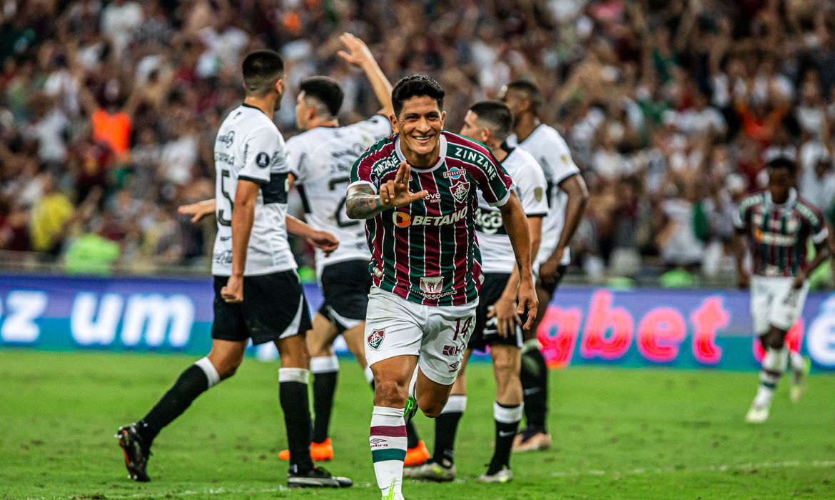 Jornal Ilustrado - Fluminense joga bem e derrota o Olímpia por 2 a 0 no Maracanã