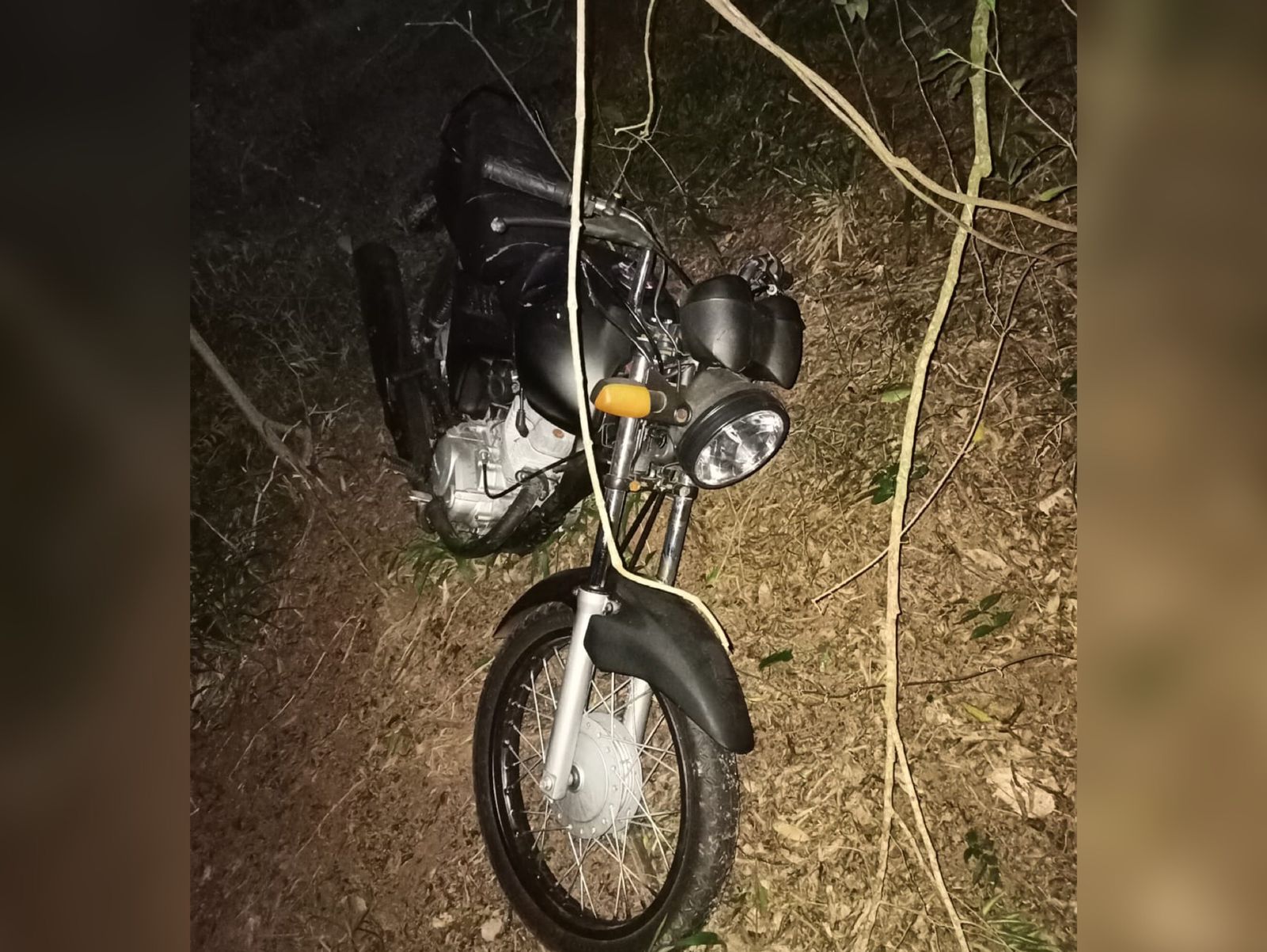 Jornal Ilustrado - Motocicleta suspeita de ser utilizada em tentativa de homicídio é encontrada abandonada
