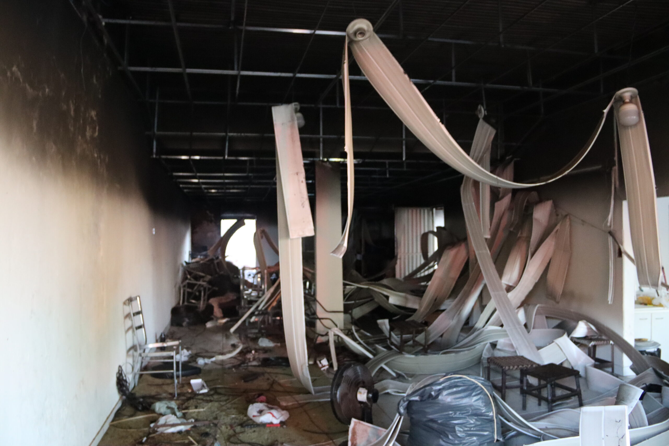 Jornal Ilustrado - Fábrica de cadeiras é destruída pelo fogo no San Remo II, em Umuarama