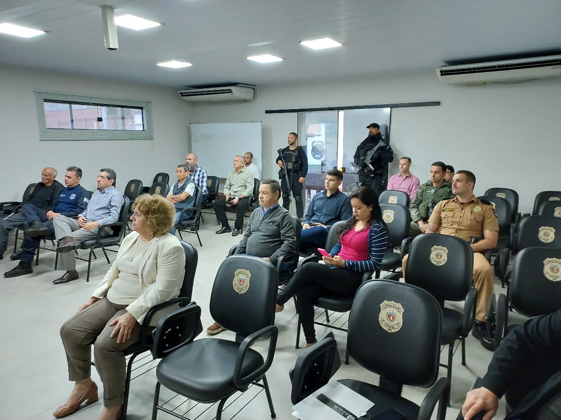Jornal Ilustrado - Conseg promove reunião para discutir segurança pública e realiza visitas às instalações policiais 