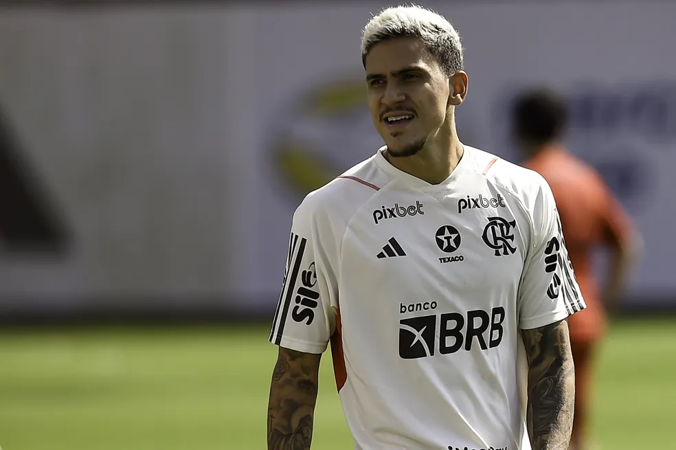 Pedro volta a treinar no Flamengo após ser agredido e não se reapresentar