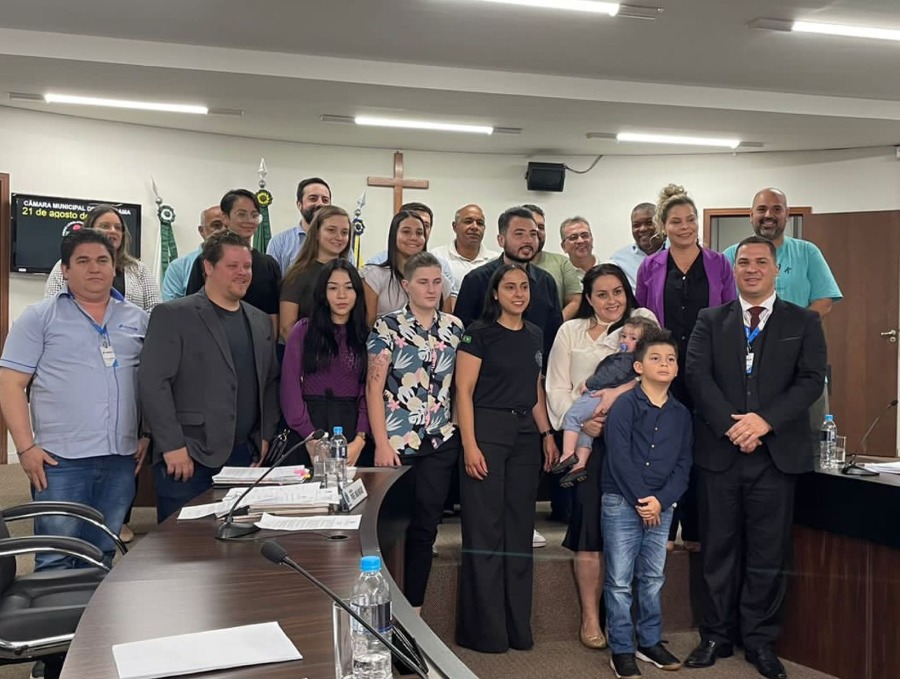 Coordenador do curso de Direito da UniAlfa recebe homenagem na Câmara de Umuarama 