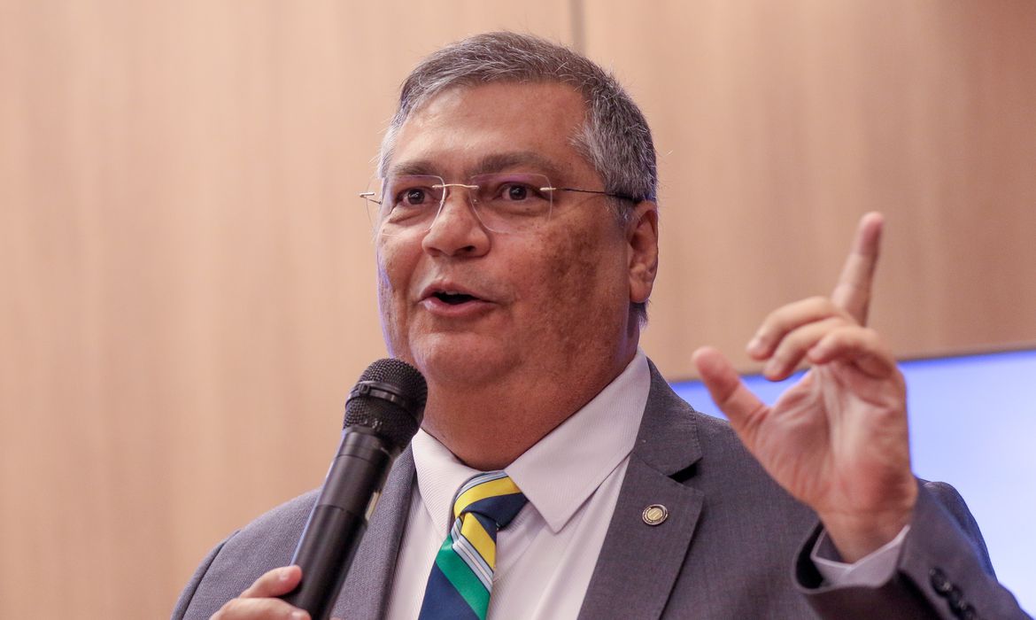Jornal Ilustrado - Dino diz que não há campanha para ser ministro do STF