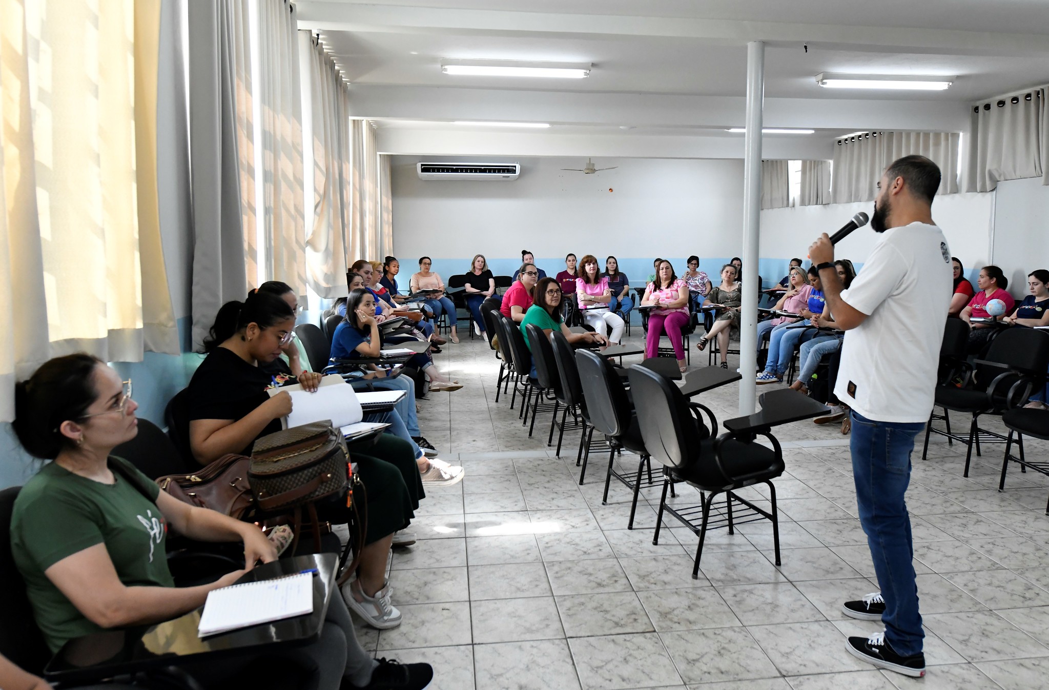 Jornal Ilustrado - Professores de Artes da rede municipal recebem formação sobre práticas pedagógicas