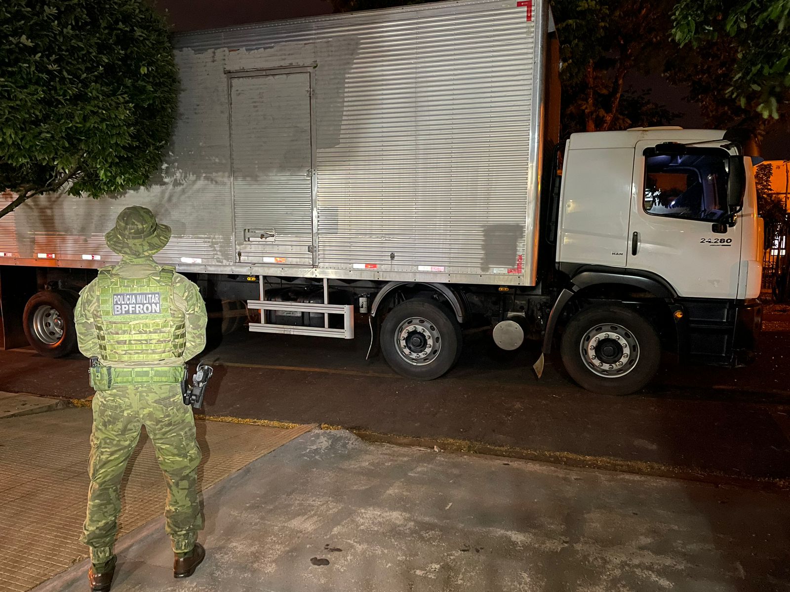 Jornal Ilustrado - BPFron recupera caminhão roubado na PR-323, em Umuarama  
