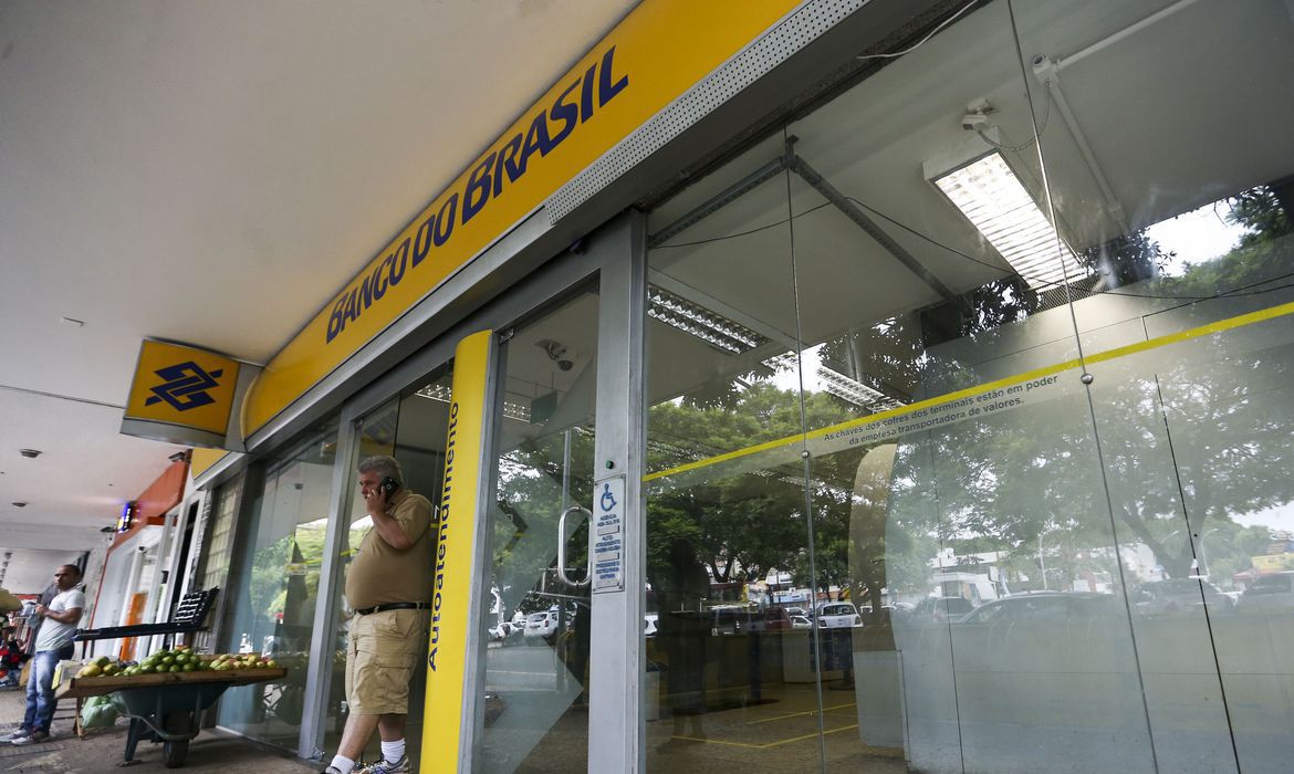 Jornal Ilustrado - Agências bancárias fecham nesta quinta e voltam a funcionar na sexta