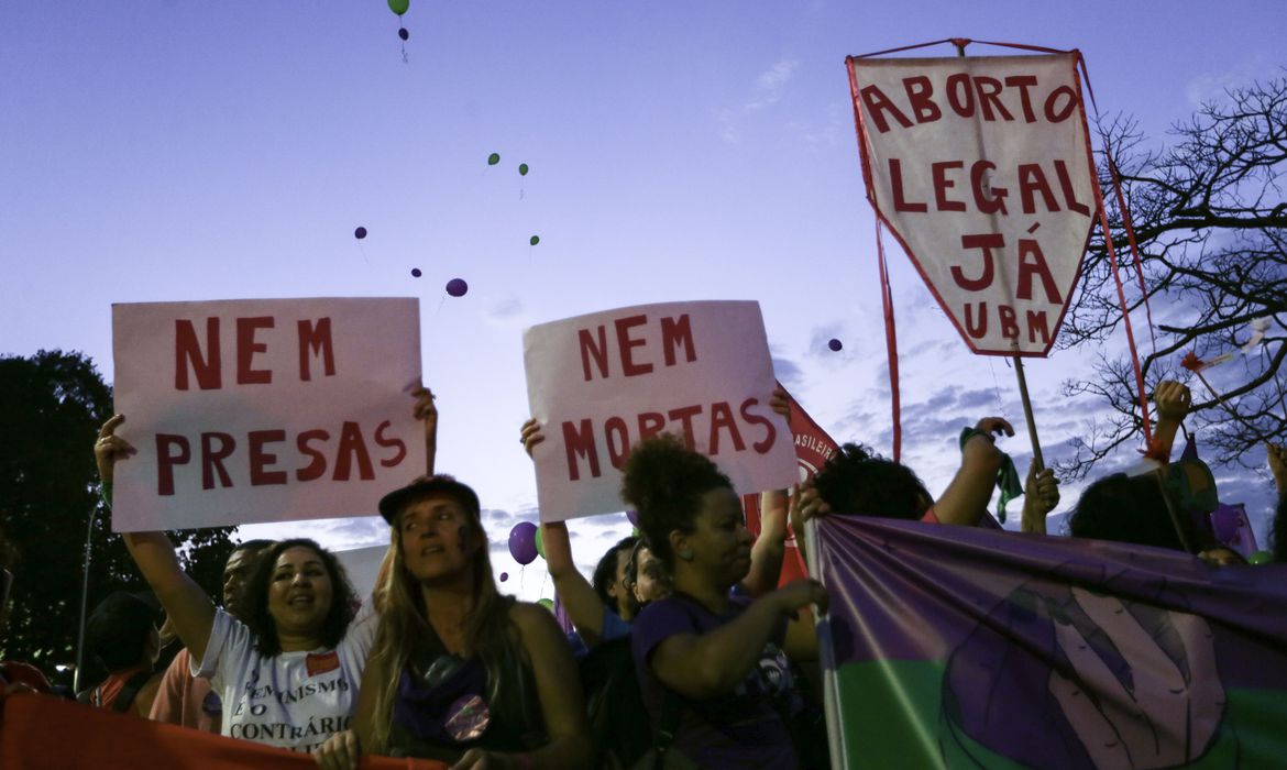 Jornal Ilustrado - Legalização do aborto volta ao debate público com julgamento no STF