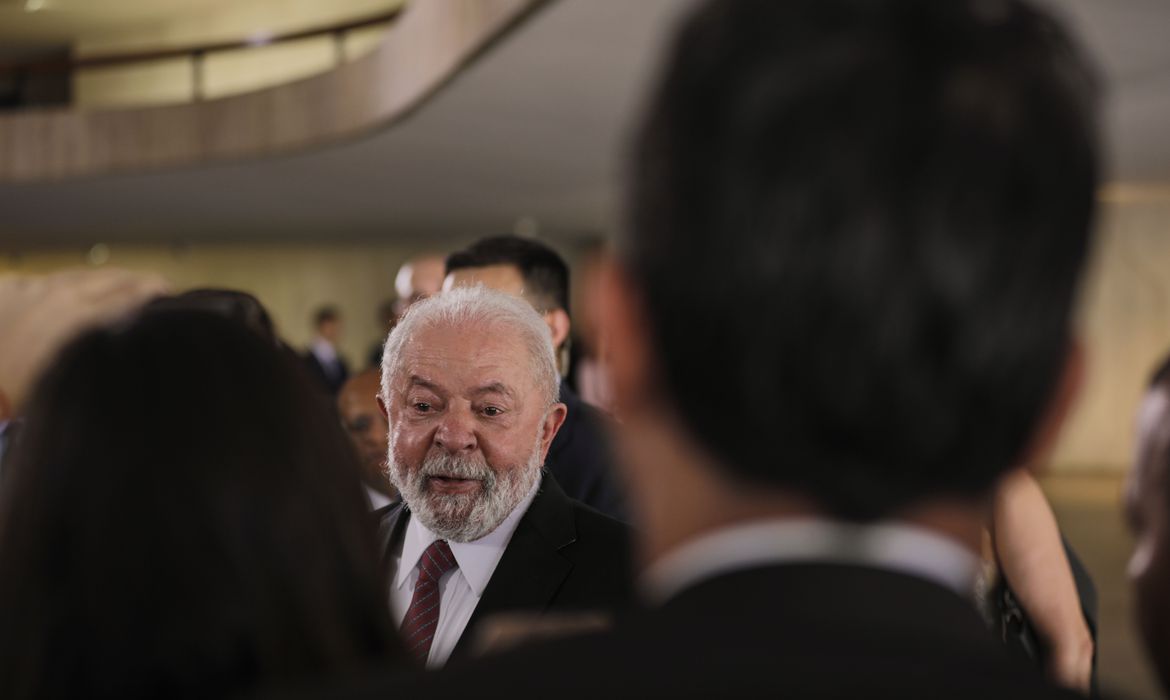 Jornal Ilustrado - Após cirurgia, Lula vai despachar do Alvorada por 4 semanas