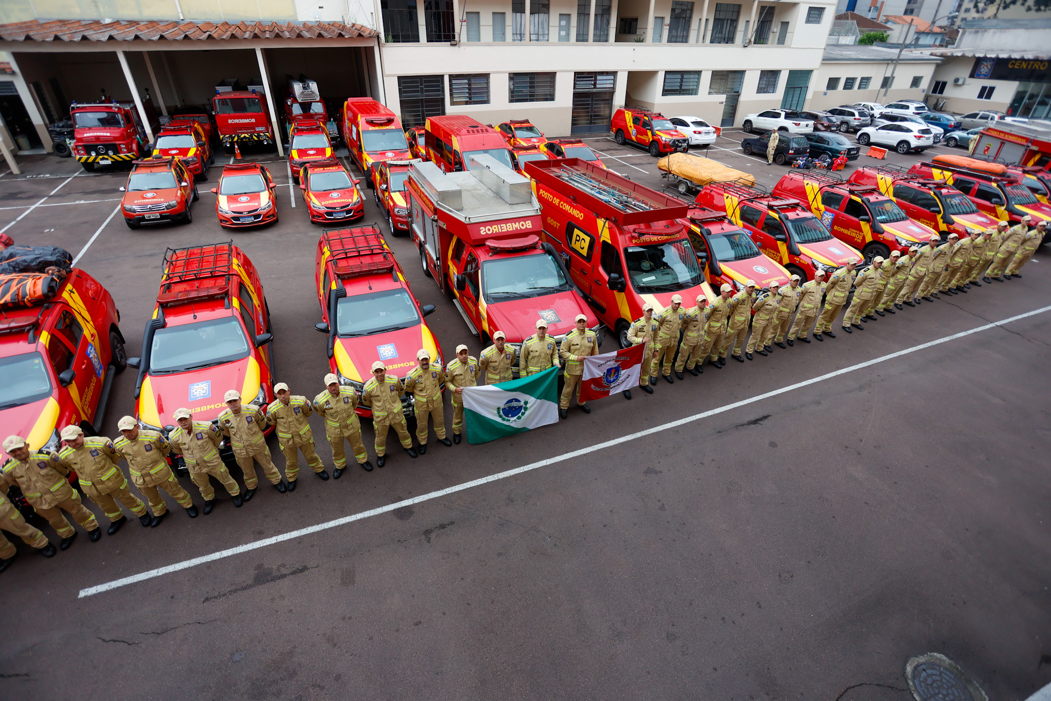 Jornal Ilustrado - Paraná manda mais 52 bombeiros para o Rio Grande do Sul