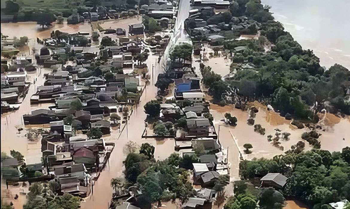 Jornal Ilustrado - Mortes no Rio Grande do Sul chegam a 41 por causa de ciclone
