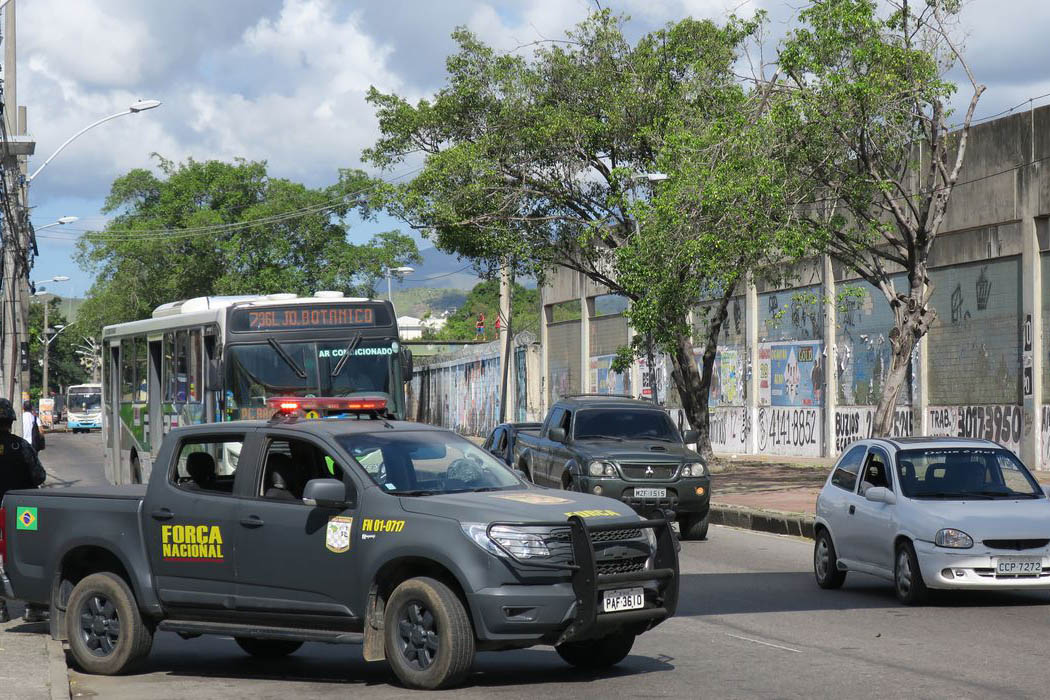 Jornal Ilustrado - Paraná envia policiais civis e militares para auxiliar o Rio de Janeiro por 30 dias