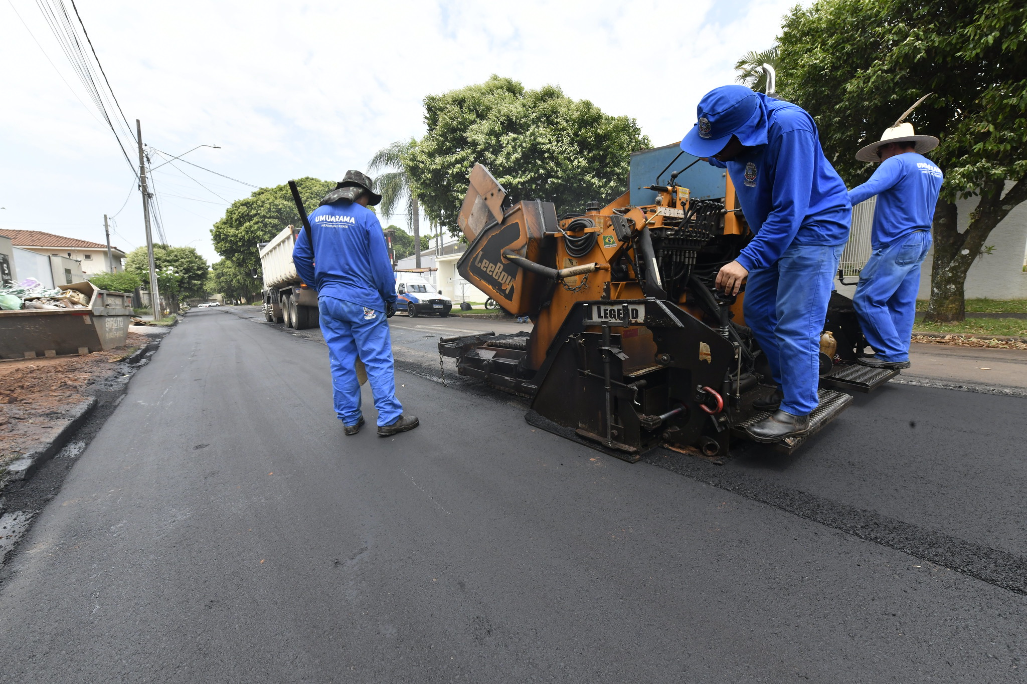 Jornal Ilustrado - Secretaria de Obras recupera mais de 18 mil m² de pavimentação asfáltica nesta semana