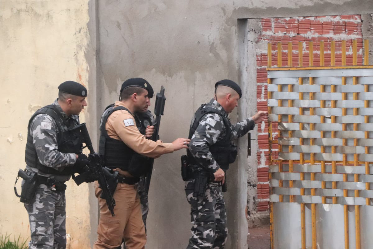 Jornal Ilustrado - Operação da Segurança em Maringá e região reúne mais de 300 policiais, cães e aeronaves