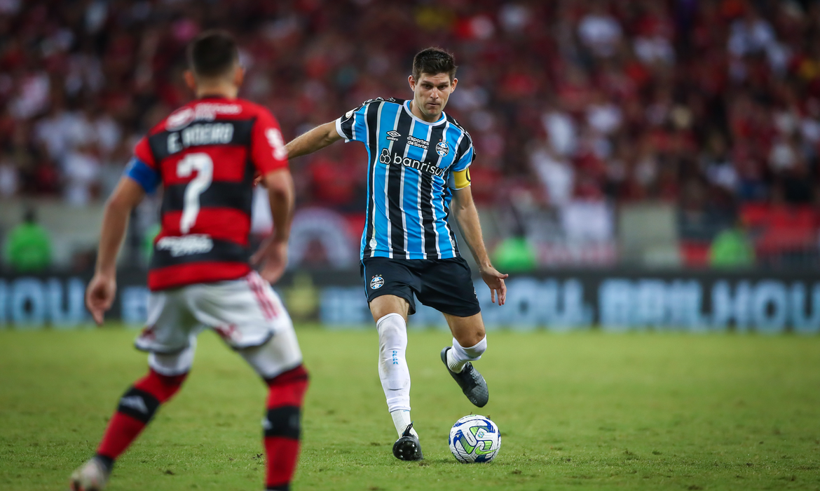 Jornal Ilustrado - Em momentos opostos, Flamengo e Grêmio jogam em Porto Alegre