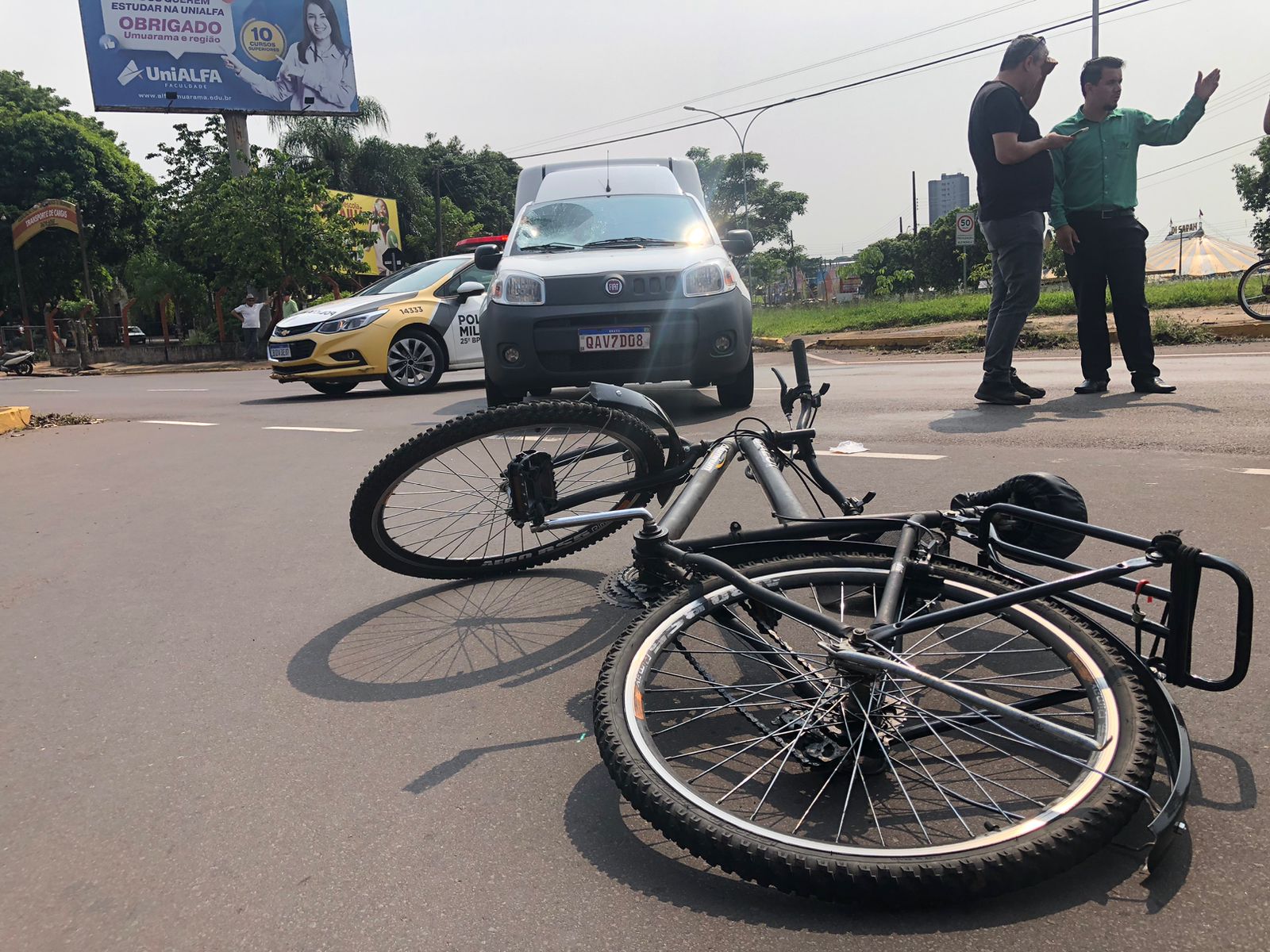 Jornal Ilustrado - Ciclista sofre ferimento na cabeça em acidente de trânsito em Umuarama 