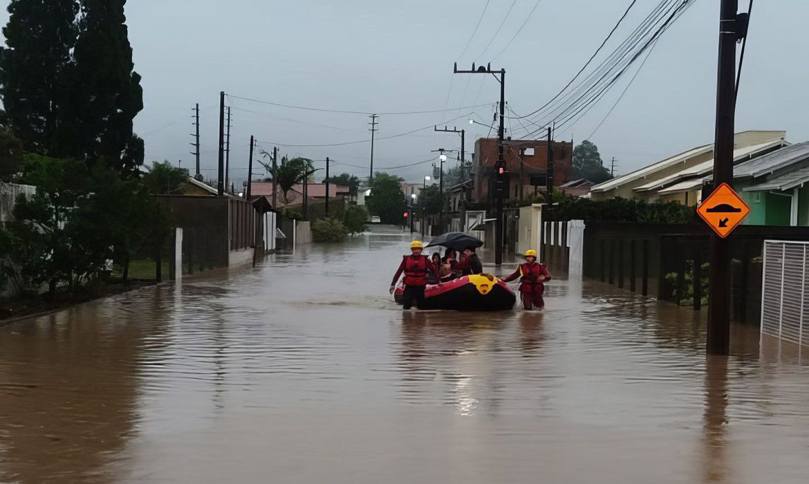 Jornal Ilustrado - Santa Catarina tem 132 cidades atingidas por fortes chuvas
