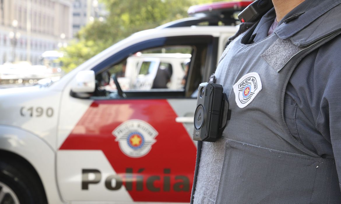 Jornal Ilustrado - Brasil tem mais de 30 mil câmeras corporais em uso por policiais