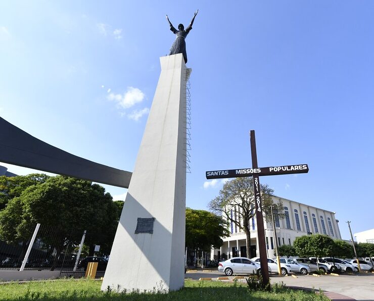 Francisco, o santo que viveu como Jesus Cristo e se dedicou aos pobres e doentes