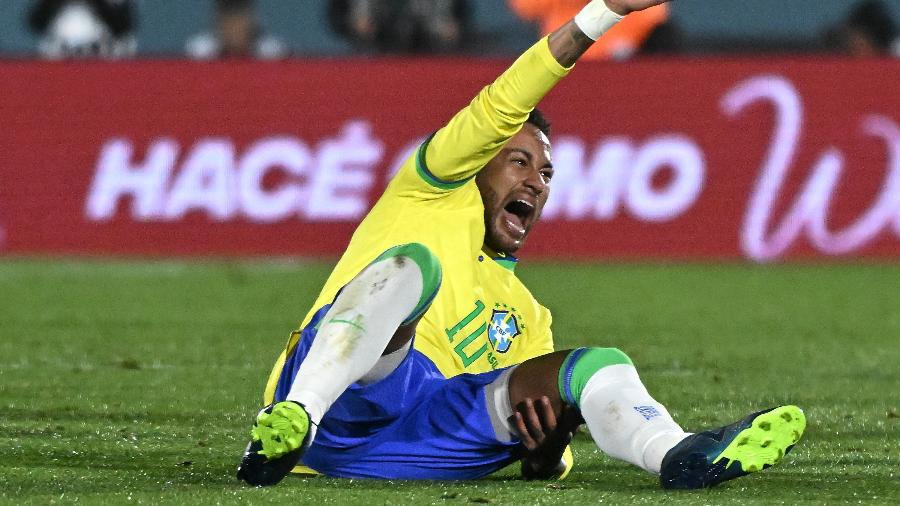 Jornal Ilustrado - Neymar rompe ligamento, menisco do joelho esquerdo e terá de ser submetido a cirurgia