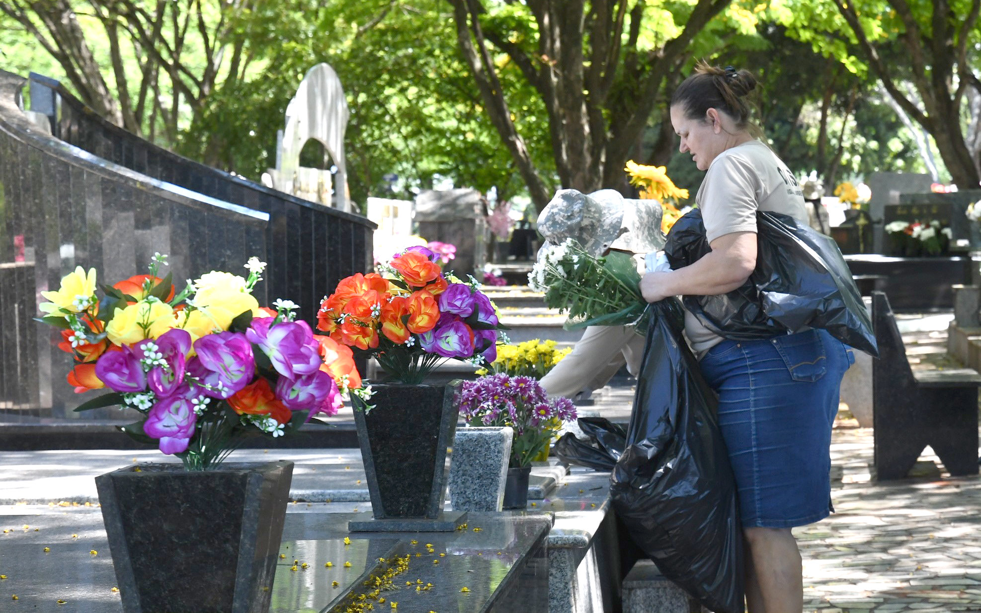 Cemitério Municipal tem tudo preparado para receber visitantes no Dia de Finados