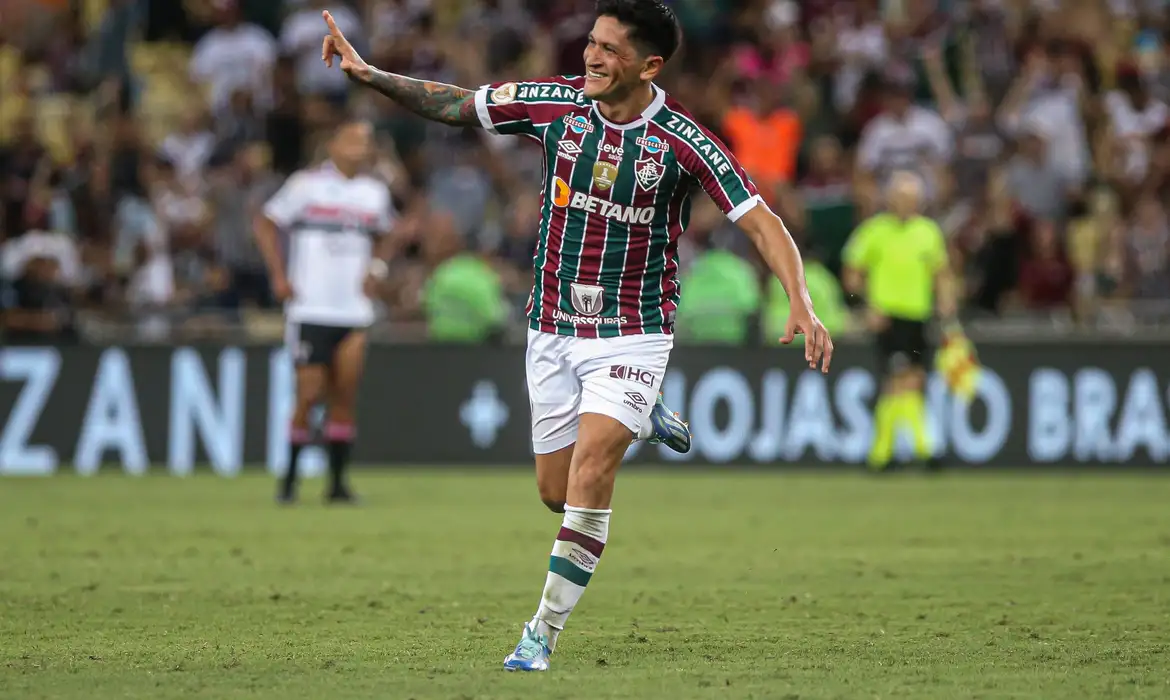 Jornal Ilustrado - Cano decide e Fluminense supera São Paulo no Maracanã