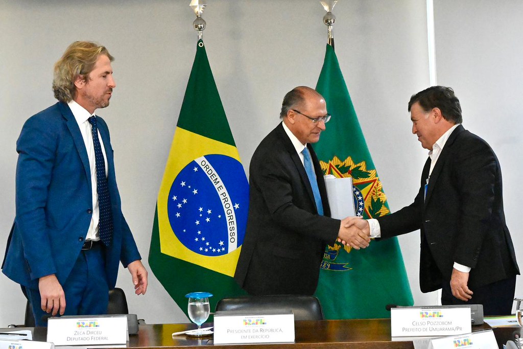Jornal Ilustrado - Em Brasília, Pozzobom pede apoio do presidente Geraldo Alckmin para aprovar ZPE