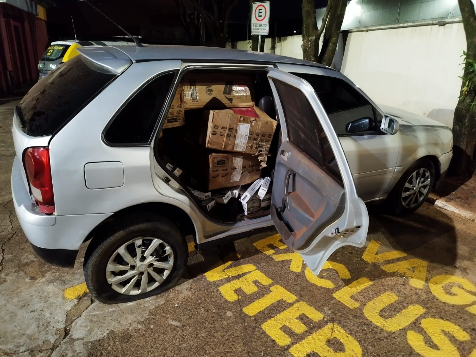 Jornal Ilustrado - PM apreende veículo carregado com cigarros contrabandeados em Umuarama