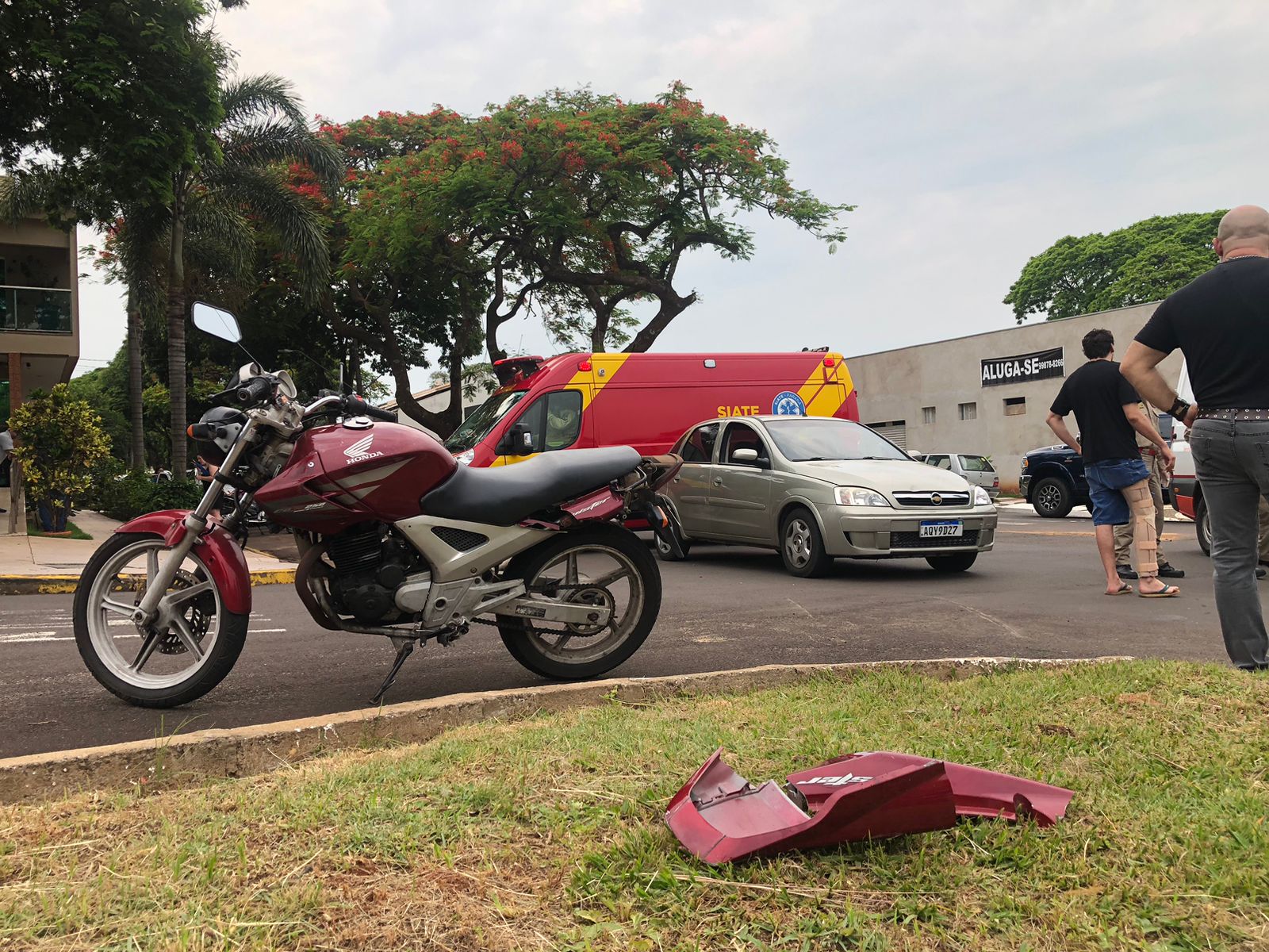 Jornal Ilustrado - Mãe e filha ficam feridas após colisão entre moto e carro em Umuarama 