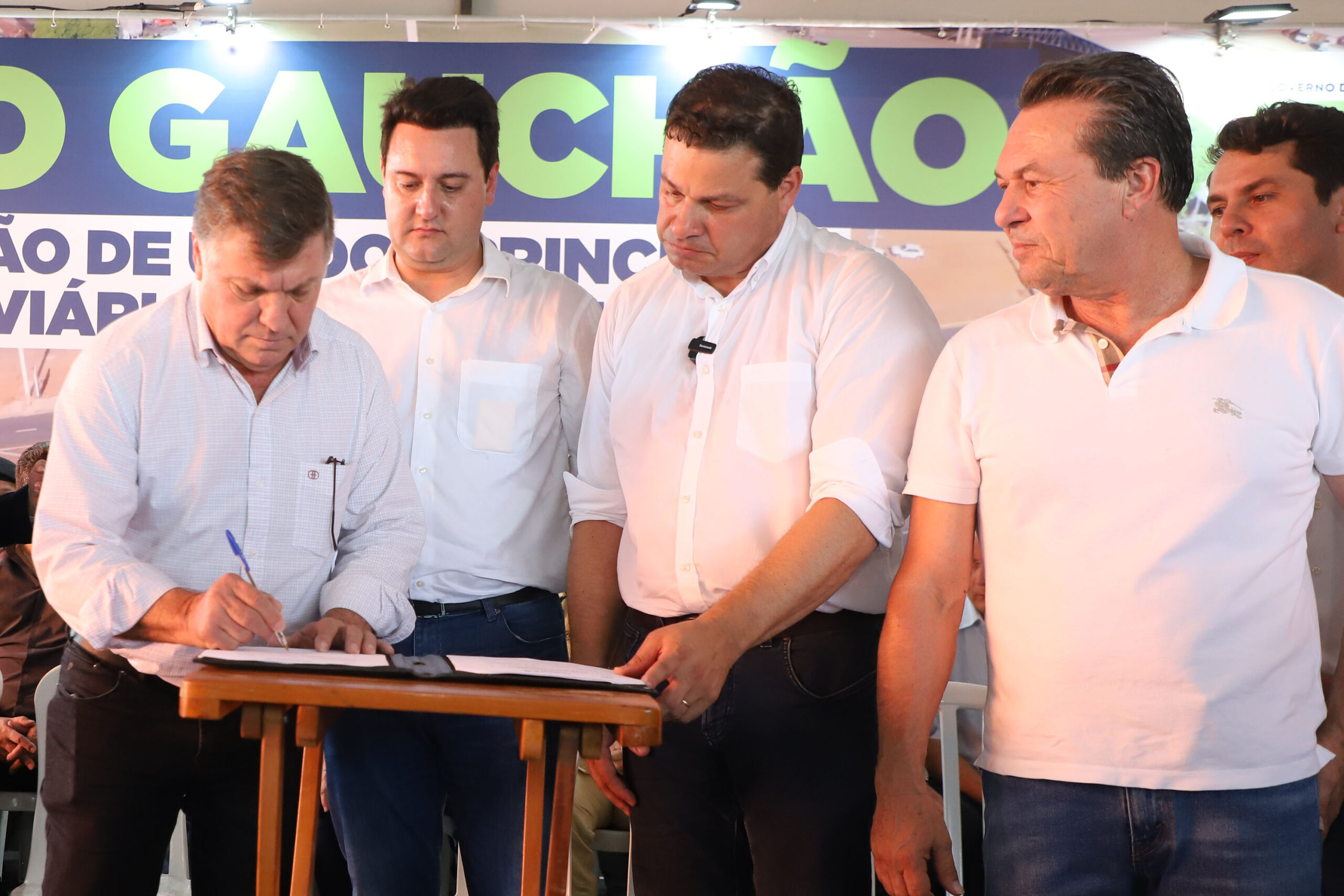 Jornal Ilustrado - Novo Trevo Gauchão, viadutos e a duplicação da PR-323 são entregues pelo governador
