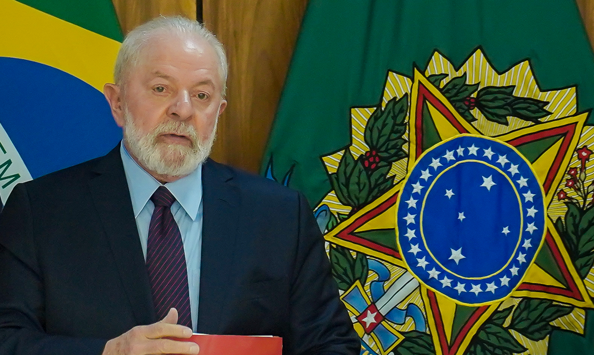 Jornal Ilustrado - Lula sanciona lei para retomada de mais de 11 mil obras inacabadas