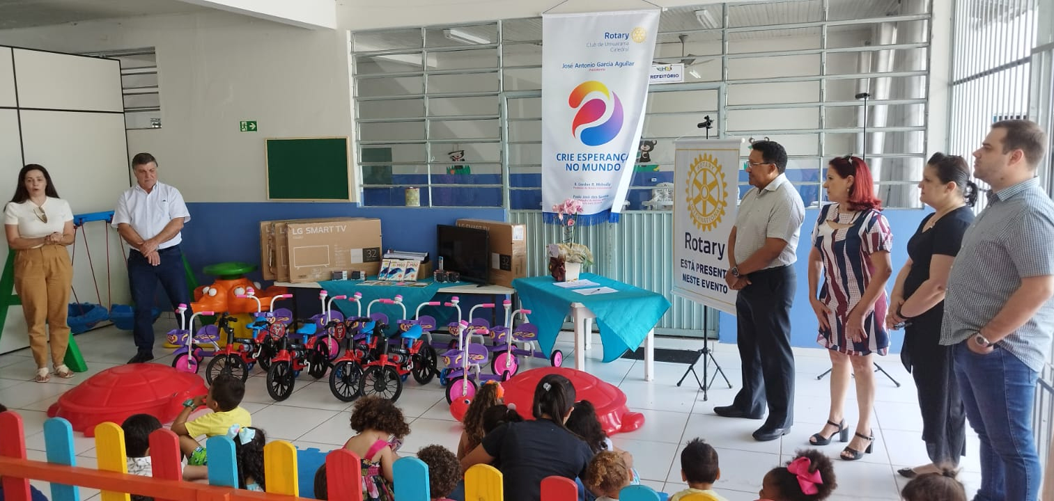 Jornal Ilustrado - CMEI Cora Coralina recebe eletrônicos e brinquedos do Rotary Umuarama Catedral