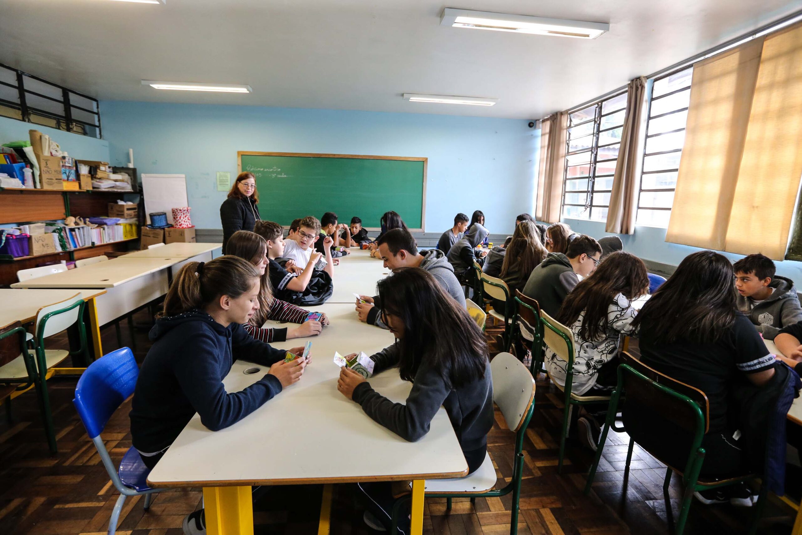 Jornal Ilustrado - Sancionada lei que institui bônus para profissionais de escolas com bom desempenho