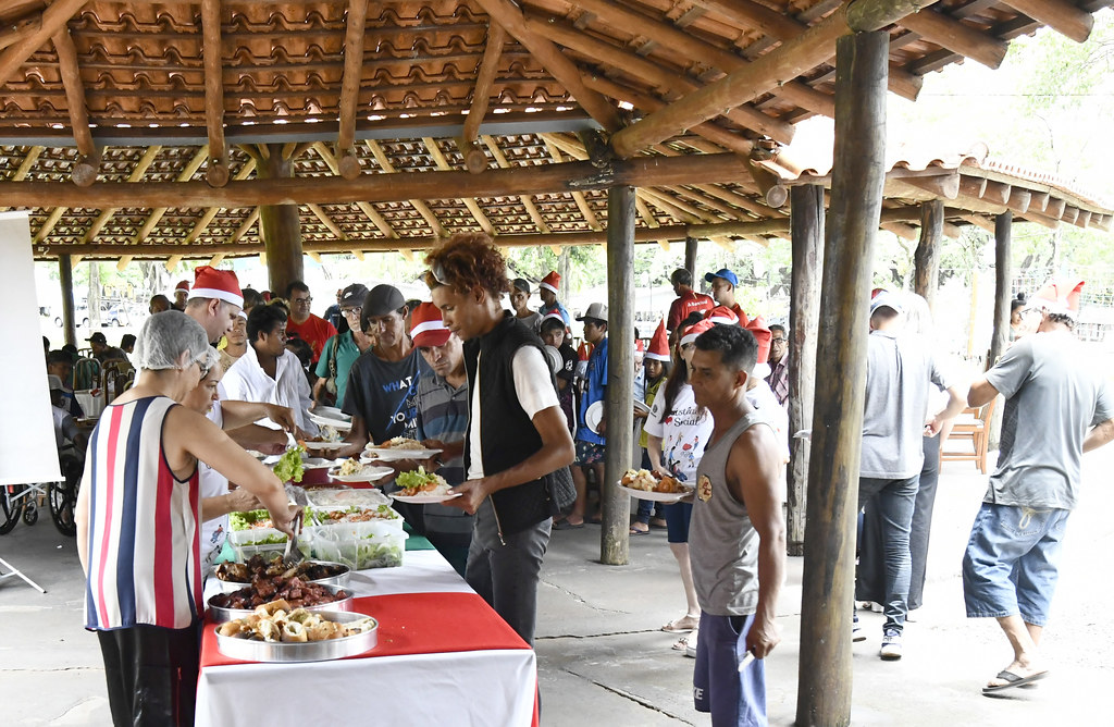Jornal Ilustrado - Centro Pop de Umuarama promove almoço natalino para pessoas em situação de rua e indígenas