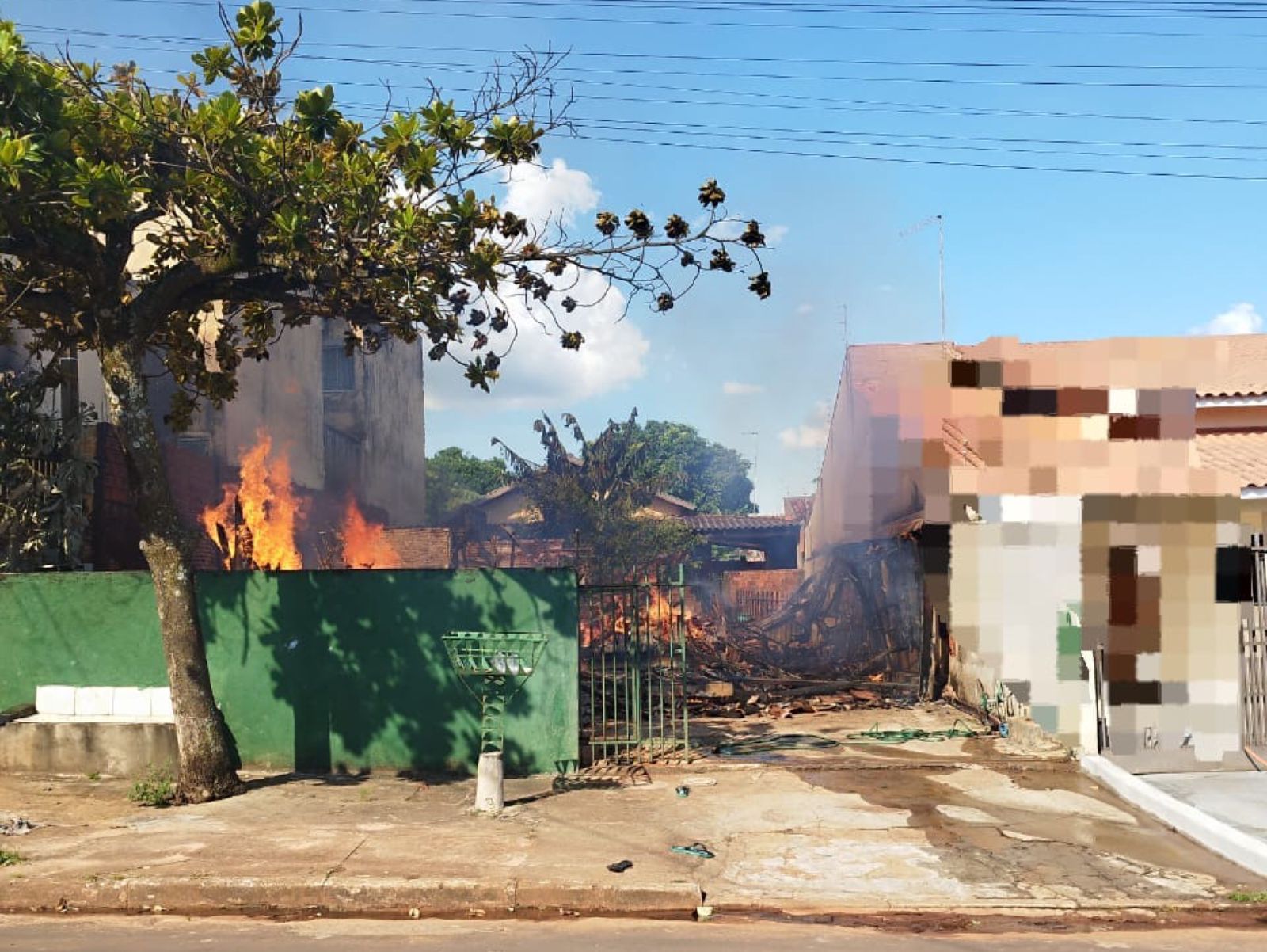 Jornal Ilustrado - Homem acamado morre após casa pegar fogo em Perobal 