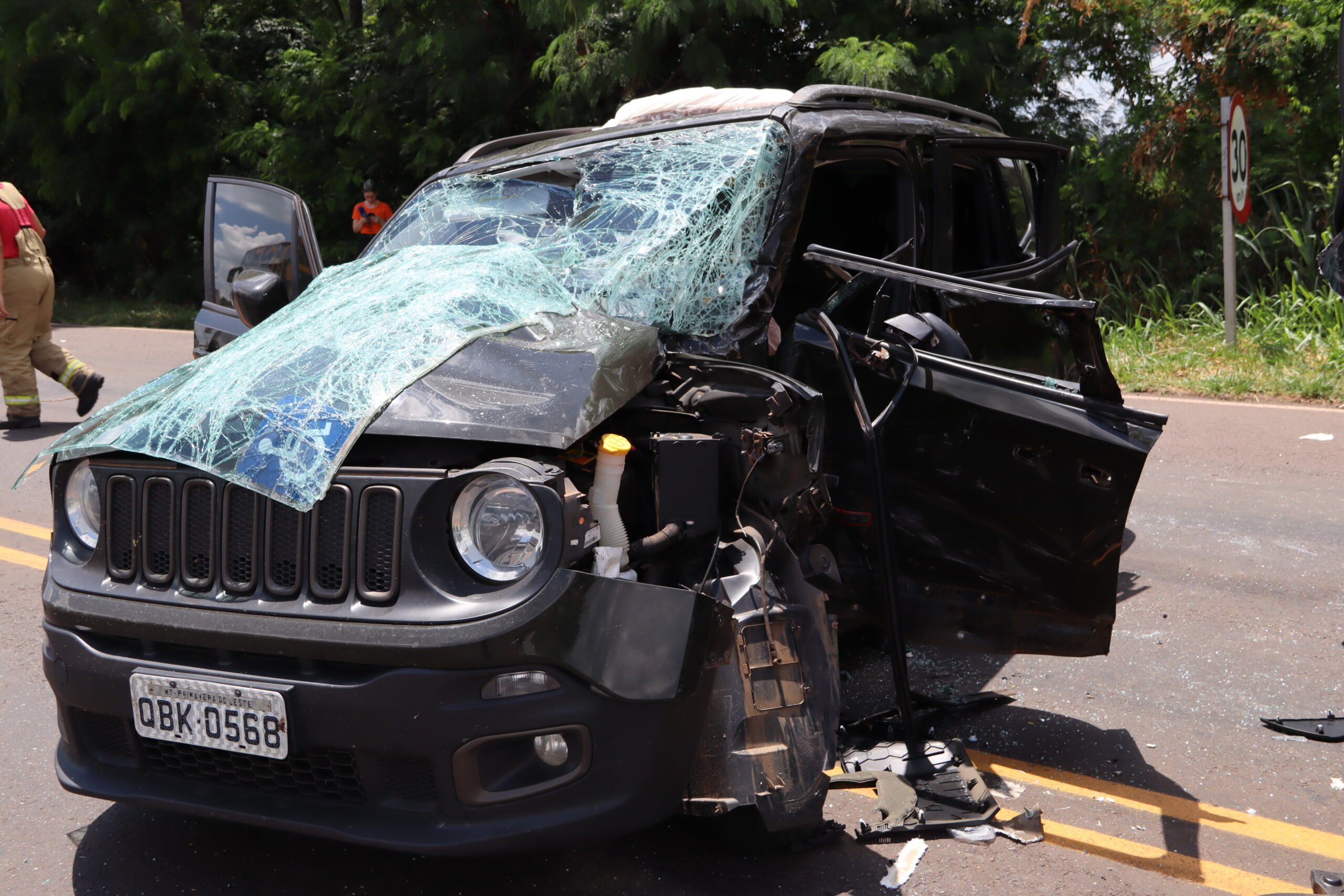 Jornal Ilustrado - Batida entre carro e ônibus deixa cinco feridos na PR-323, em Cafezal do Sul  