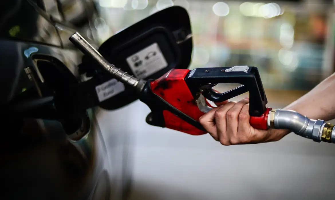 Jornal Ilustrado - Petrobras reduz preço do diesel às distribuidoras amanhã