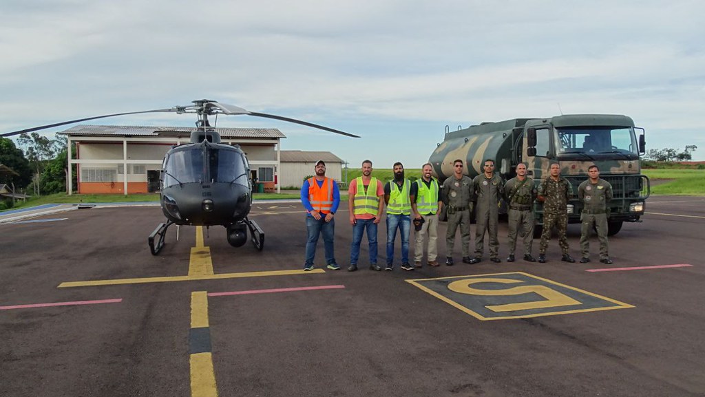 Jornal Ilustrado - Aeroporto de Umuarama serve de base de apoio para operações militares na fronteira 