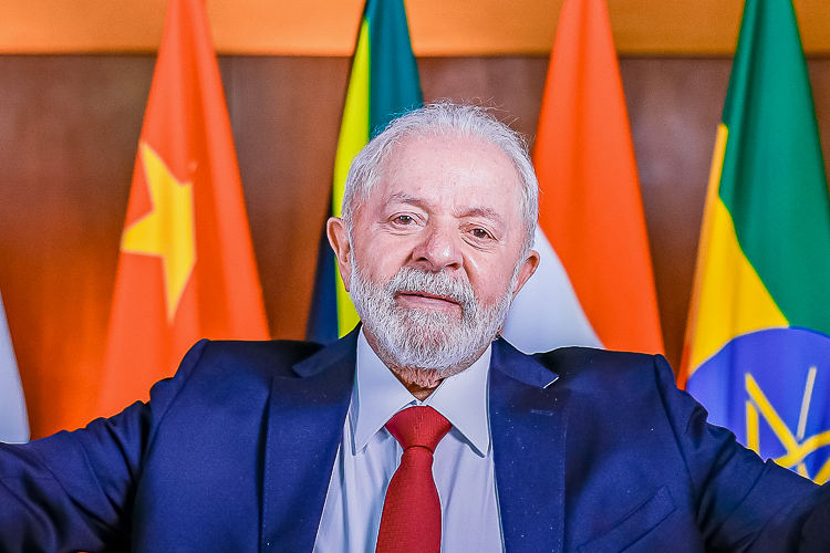 Jornal Ilustrado - Lula assina MP para descarbonização da frota nacional