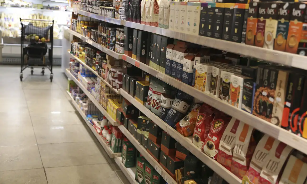 Jornal Ilustrado - Vendas de supermercados têm alta de 3% em 2023