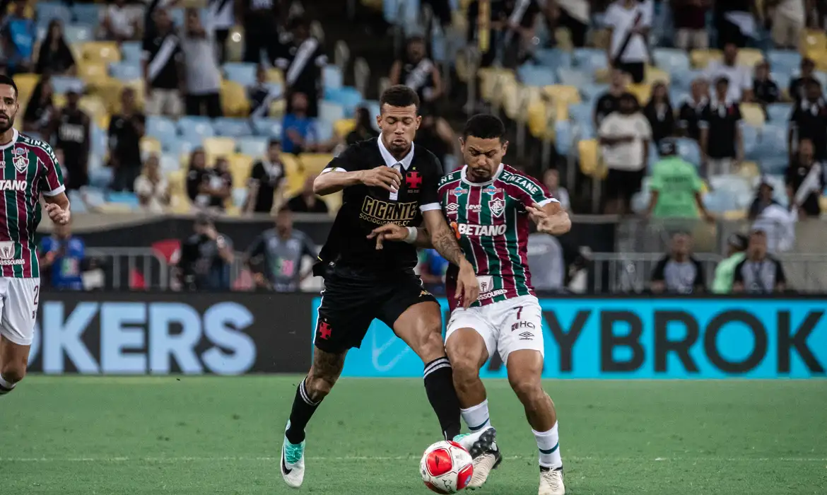 Jornal Ilustrado - Fluminense e Vasco ficam no 0 a 0 em jogo com arbitragem confusa