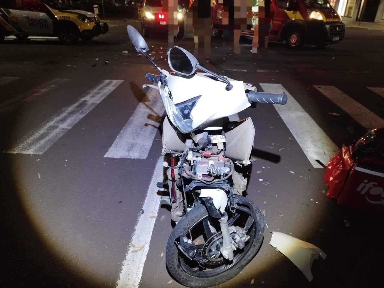 Jornal Ilustrado - Entregador fica gravemente ferido após ser atingido por carro na avenida Maringá  