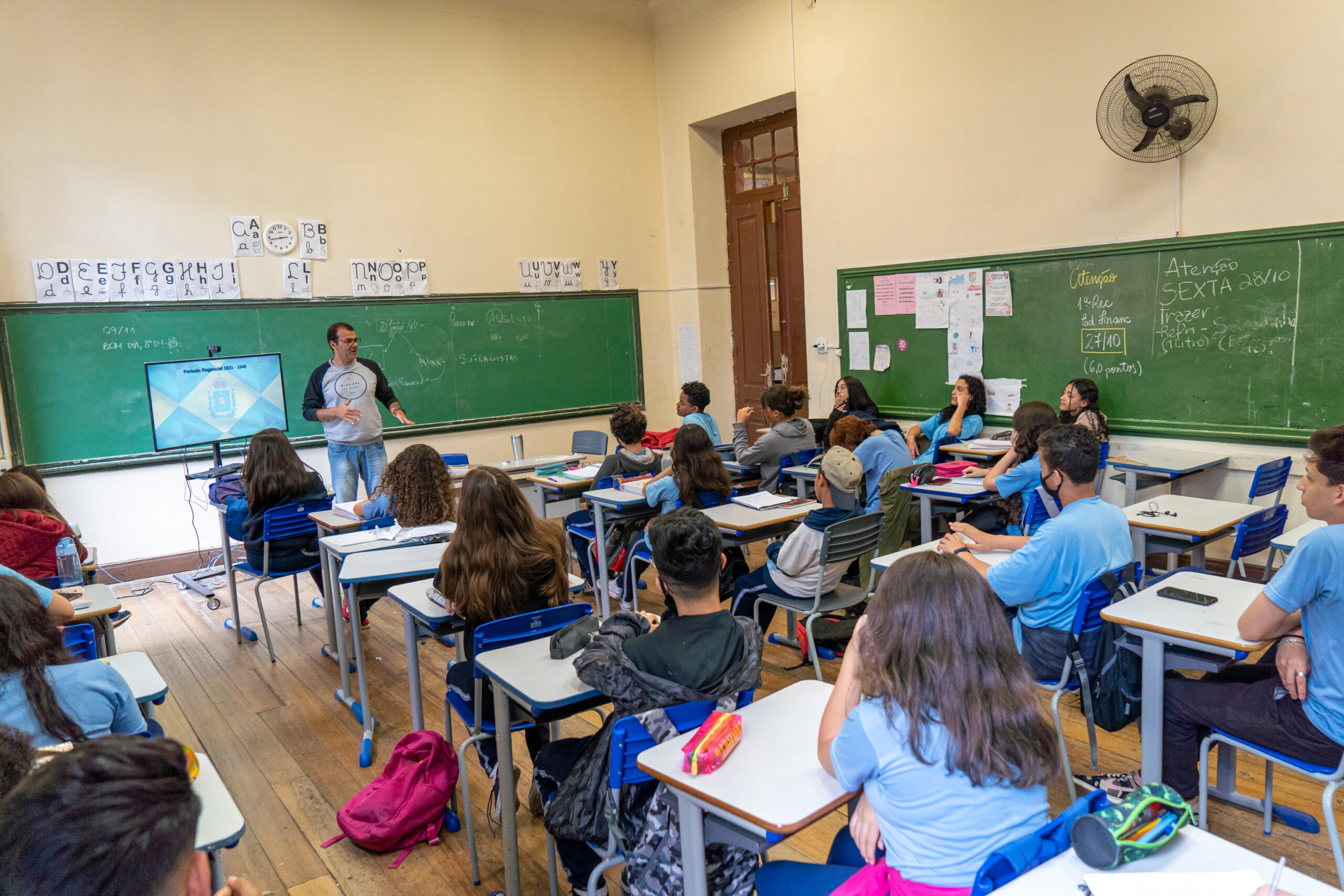 Jornal Ilustrado - Governo autoriza convocação de mais 1.144 professores aprovados no último concurso