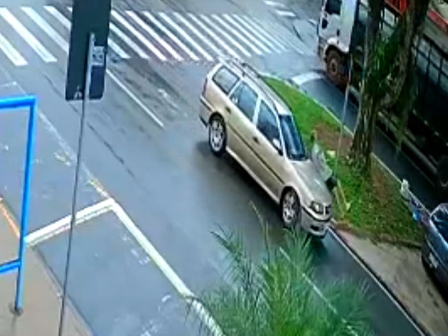Jornal Ilustrado - Polícia tenta identificar motorista que atropelou idoso e fugiu sem prestar socorro  