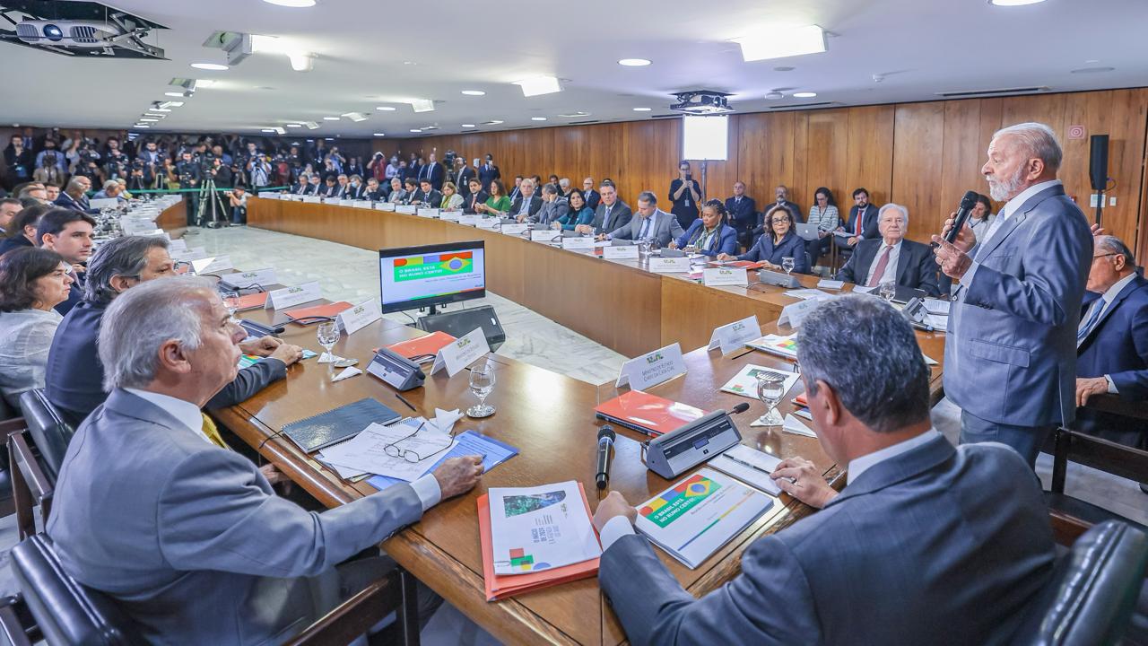 Jornal Ilustrado - Presidente pede foco de ministros em programas já lançados