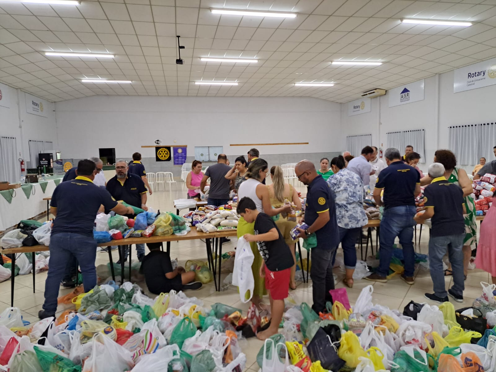 Primeiras noites de shows da Expo Umuarama rendem mais de 7 toneladas de alimentos