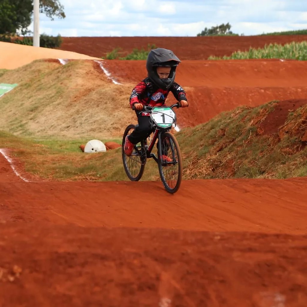 Jornal Ilustrado - Jovem talento do bicicross de Umuarama disputa o campeonato paranaense