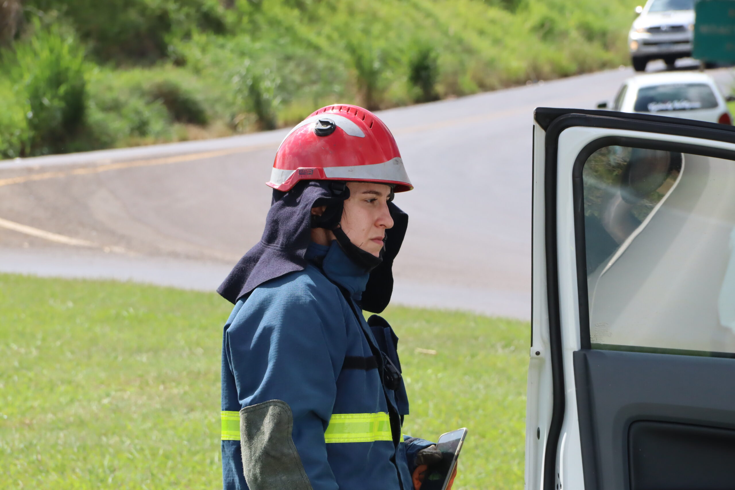 Jornal Ilustrado - Equipe feminina do Corpo de Bombeiros se destaca em atendimento de acidente na PR-323 