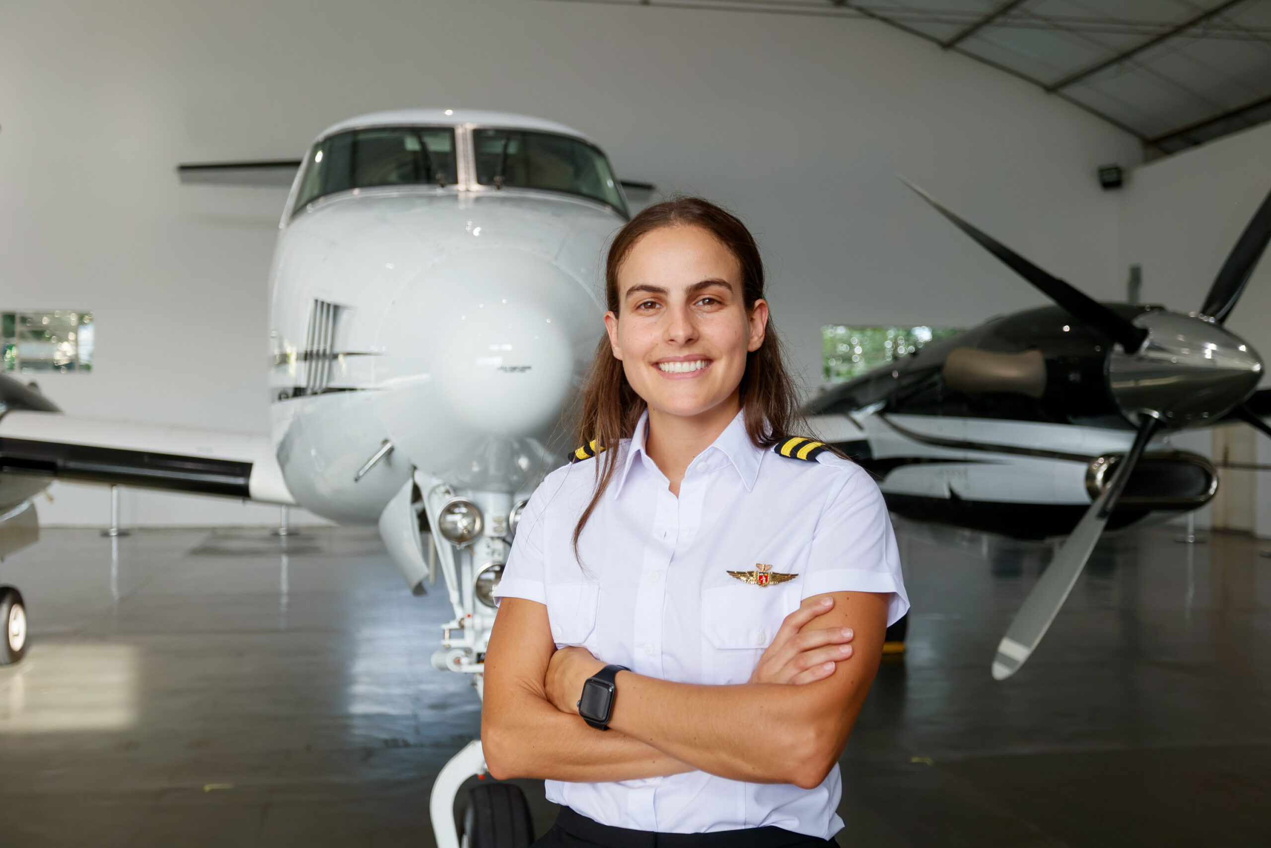 Jornal Ilustrado - Primeira copiloto mulher da Casa Militar tem brevê para guiar aviões e helicópteros