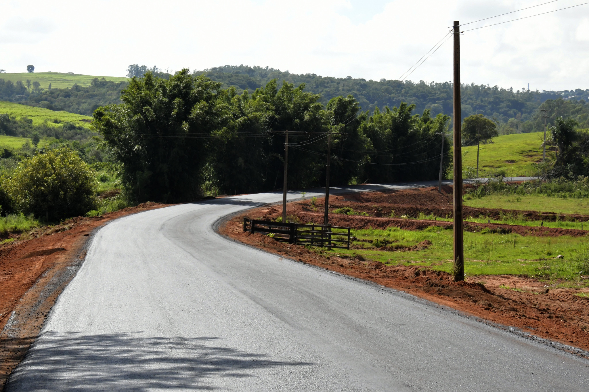 Jornal Ilustrado - Prefeitura conclui serviço e estrada Pavão já está totalmente pavimentada